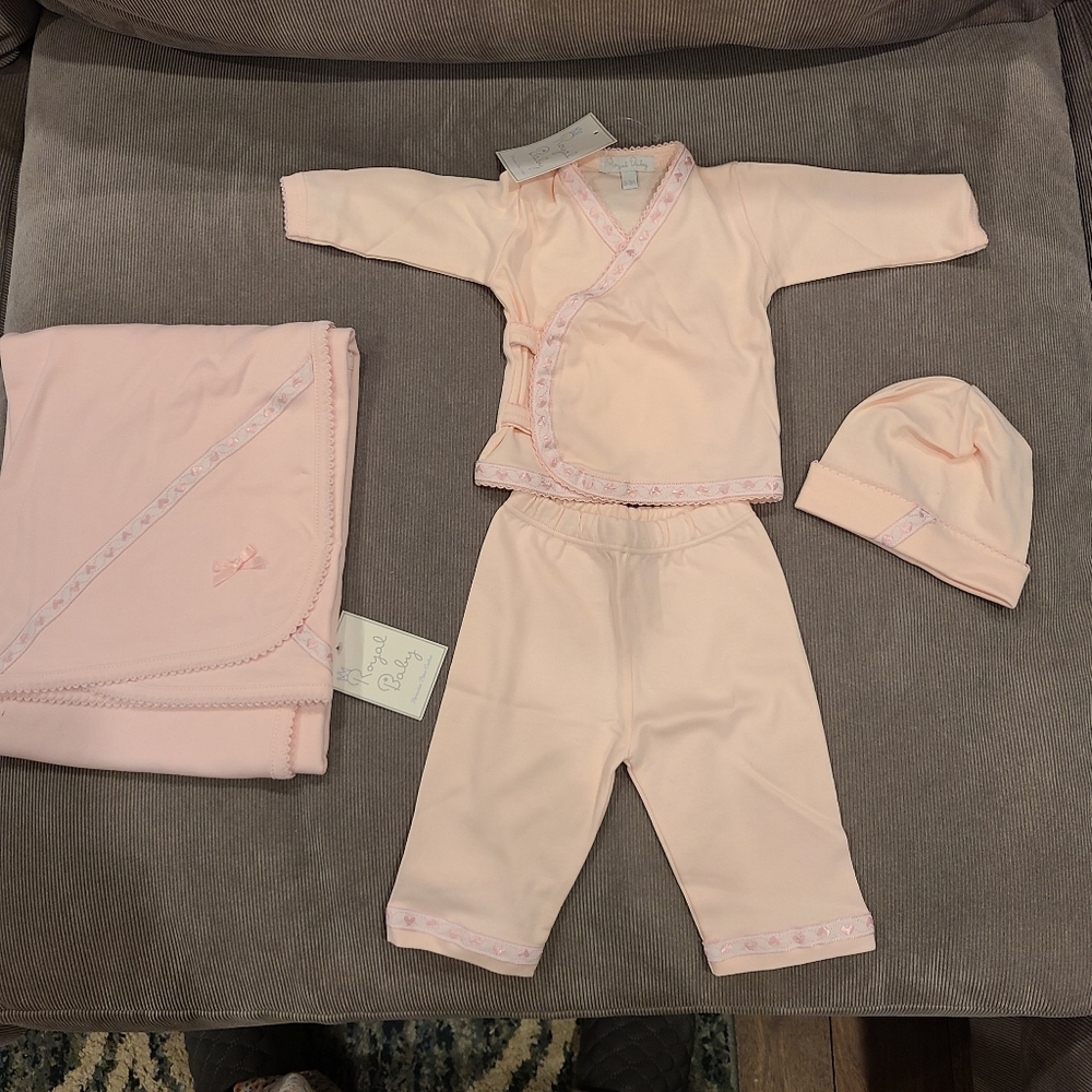 Infant baby set with hat and blanket